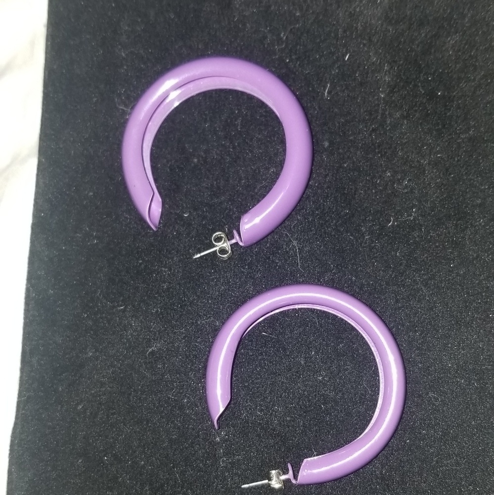 Cute 80's purple hoop earrings